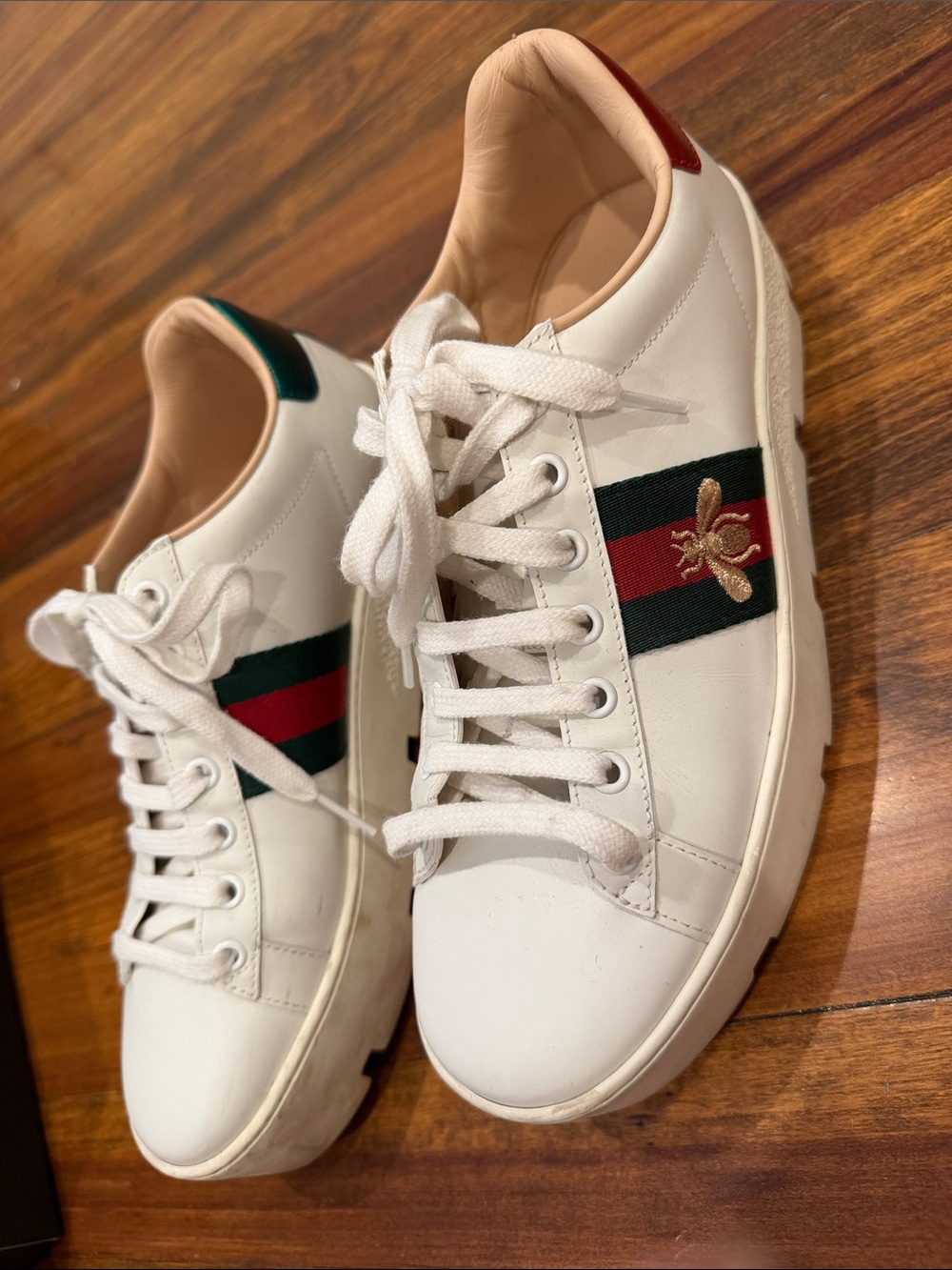 Gucci White Leather Women's Sneakers with Green & Red Stripe and Gold Bee